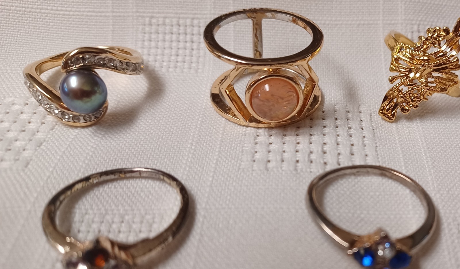 Jewelry lot 7 beautiful rings SIZE 6 to 6 1/2 faux black pearl Band