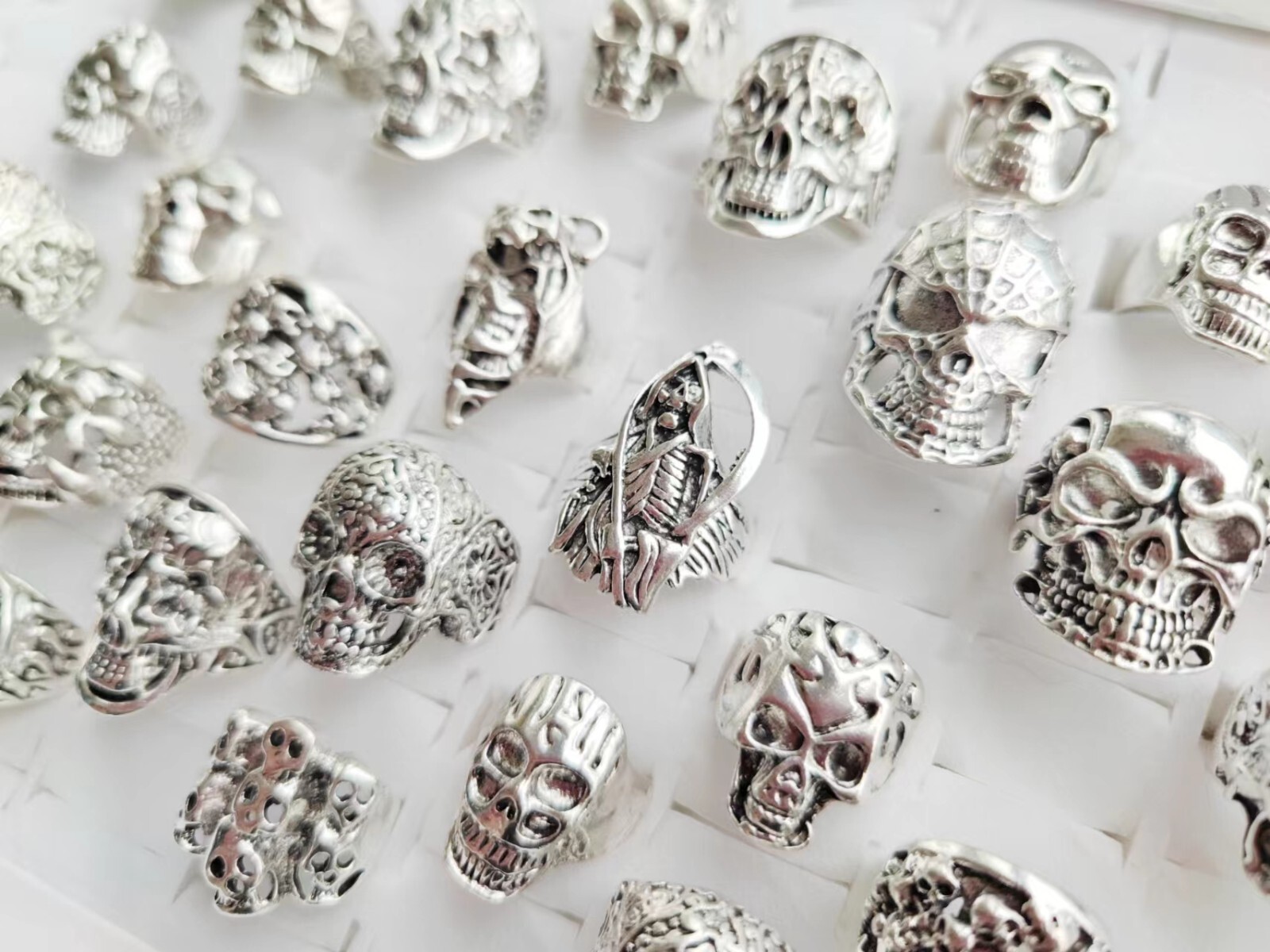 Wholesale 25pcs Mixed Men’s Skull Gothic Biker Rings Top Styles Jewelry Lot