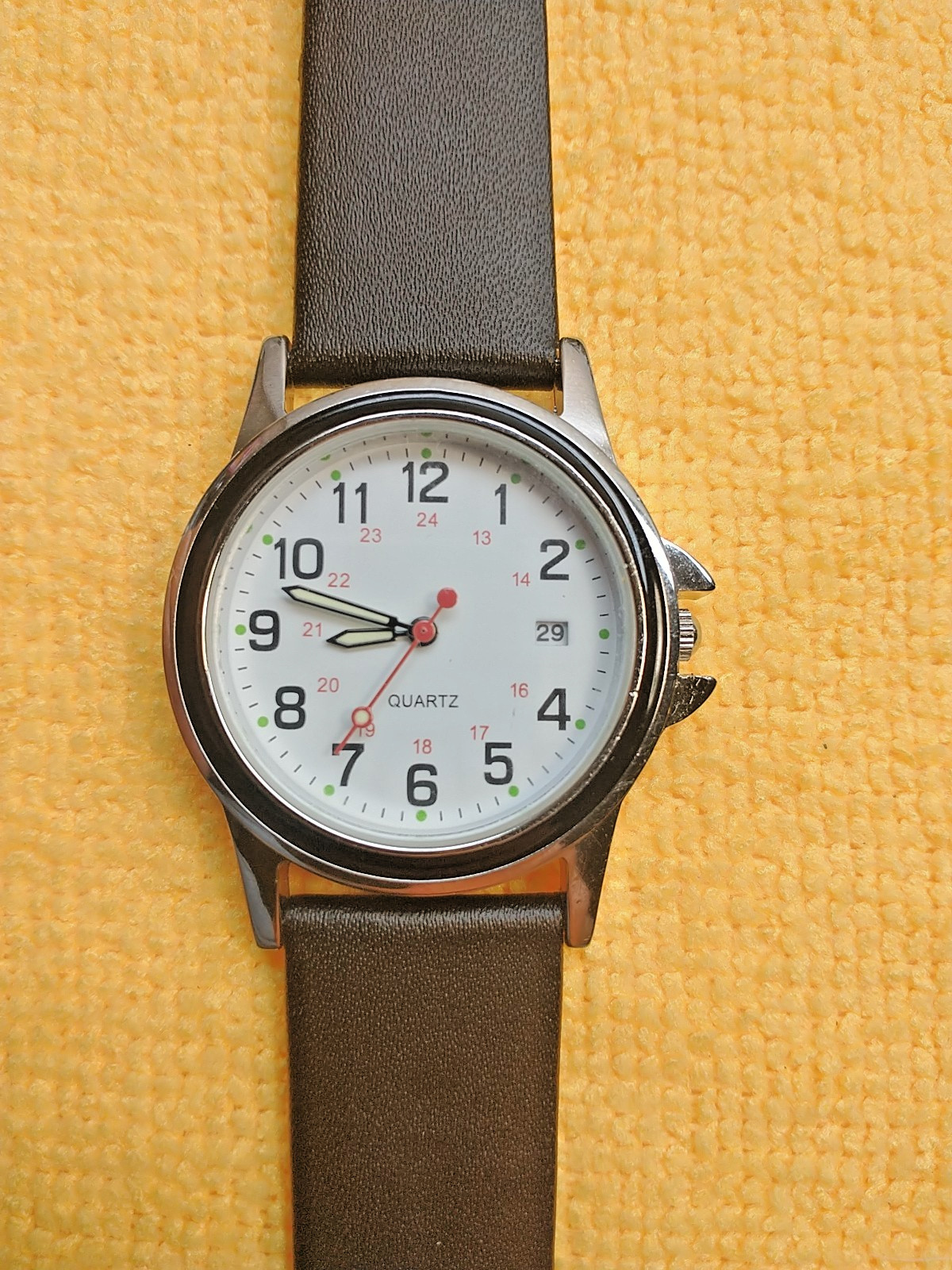 Accutime Easy Read Quartz,B&W dial,Black leather strap,Date,New Battery,Runs