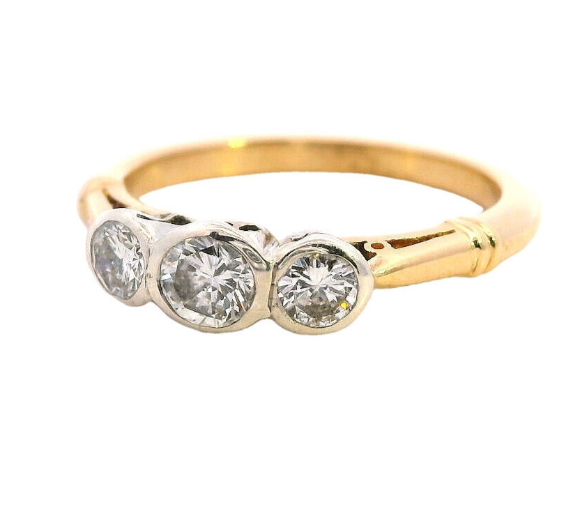 18 ct Yellow and White Gold Diamond Ring, two 0.07ct and a 0.20ct Diamonds