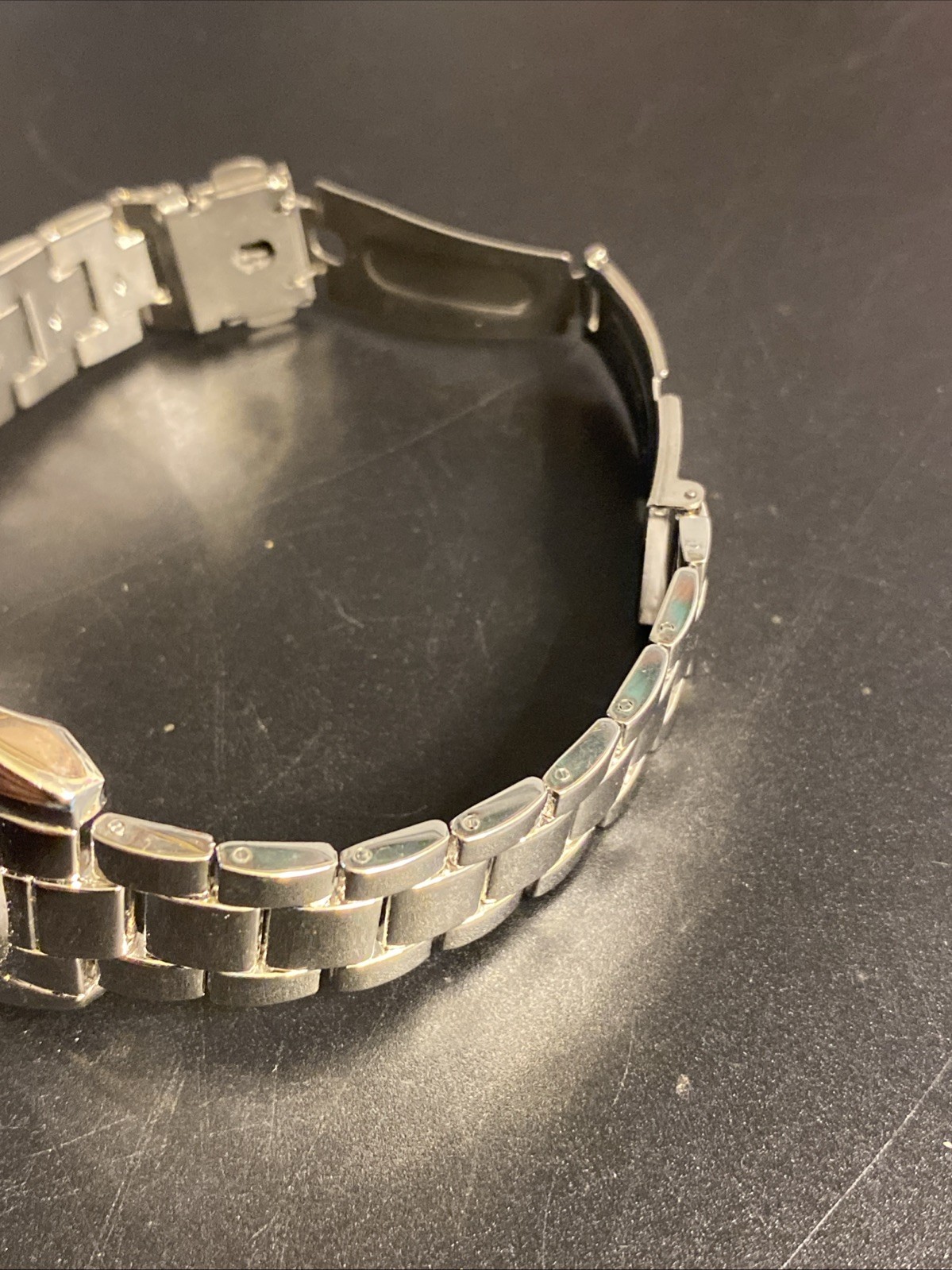 Accutime Watch Corp Analog Quartz Men’s New Battery