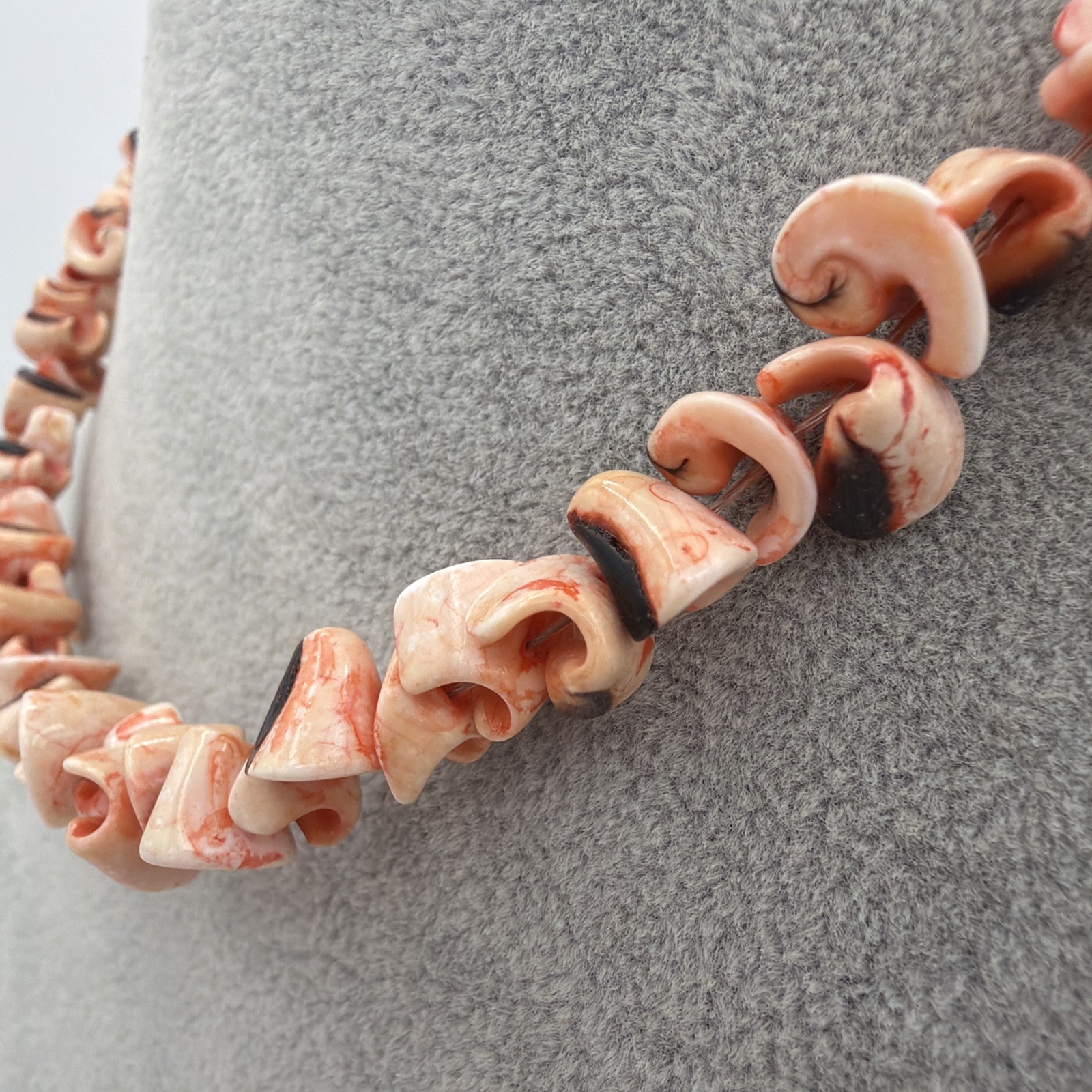 Vintage Luhuanus Shell Necklace Peach Curly Jewelry Hawaiian 16.5″ Barrel Clasp