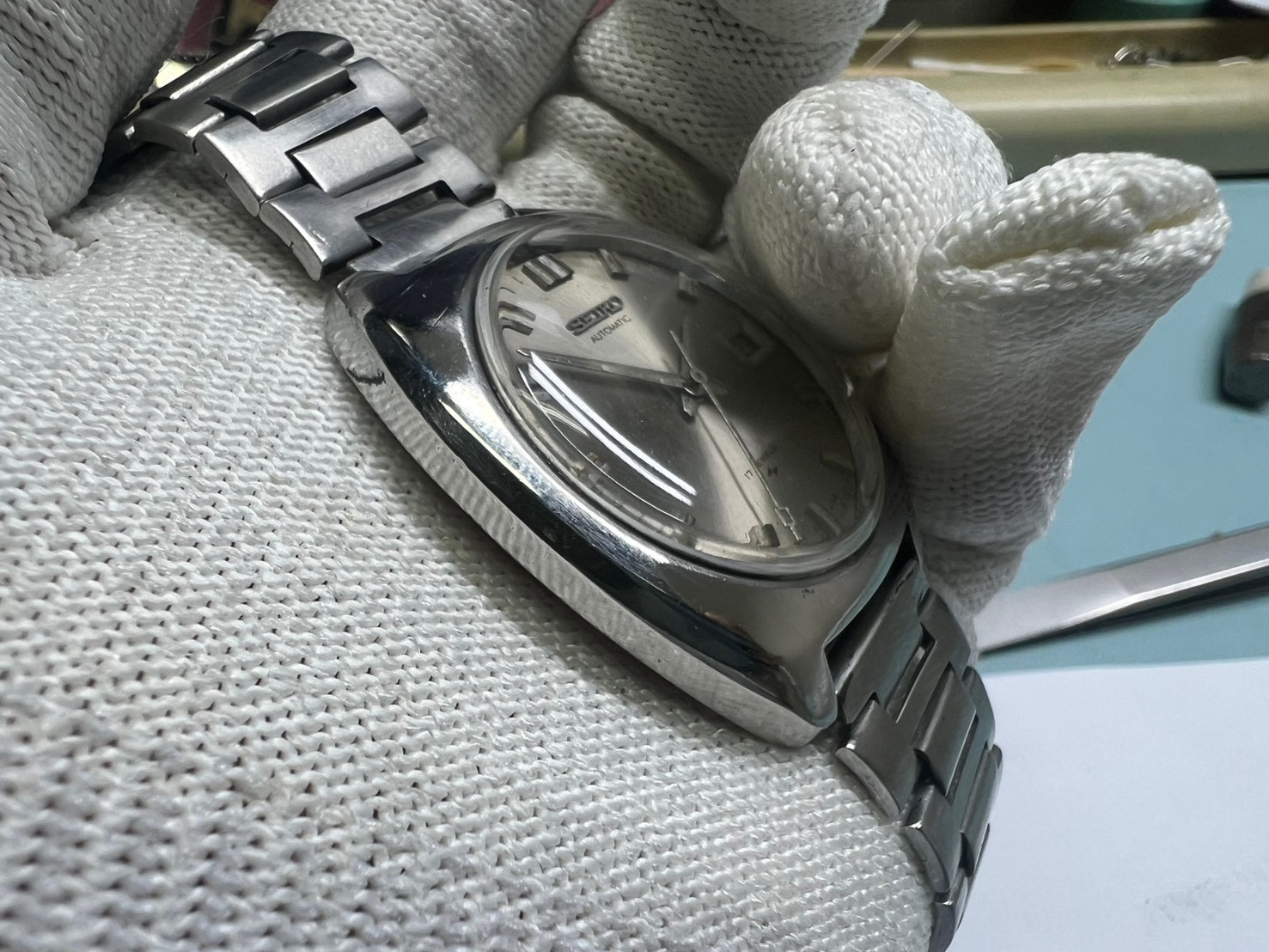 76. Seiko wristwatch 7005-8120 R date 37 mm running