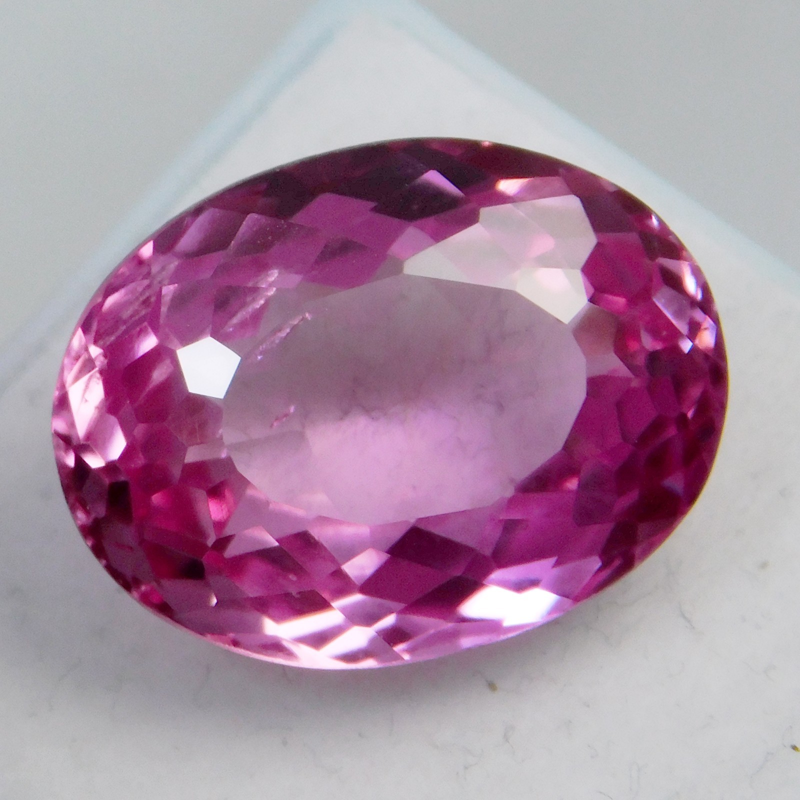 IGL CERTIFIED 18.70 ct IF Oval Natural Vivid Pink Sapphire – Unheated Gemstone