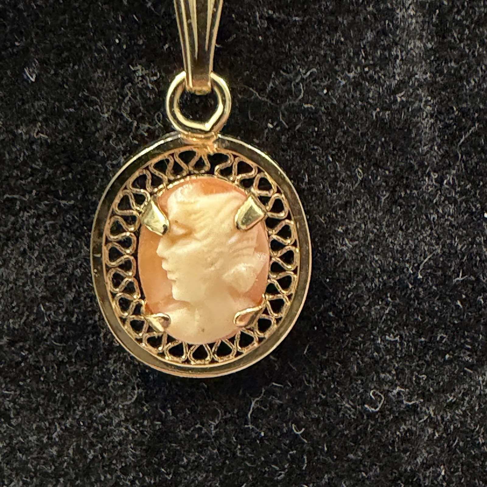12K Gold Filled Cameo Pendant Necklace 15” Inch Cable Chain Carved Shell Vintage