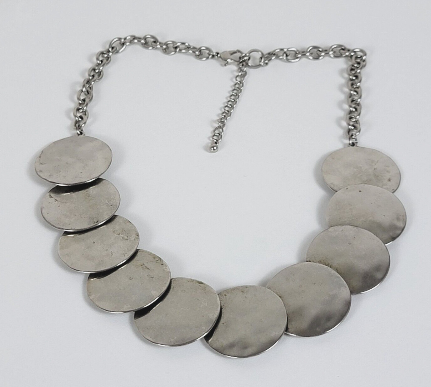 Modernist Silver-Tone Hammered Circle Link Bib Necklace 20.5 In Lobster Clasp