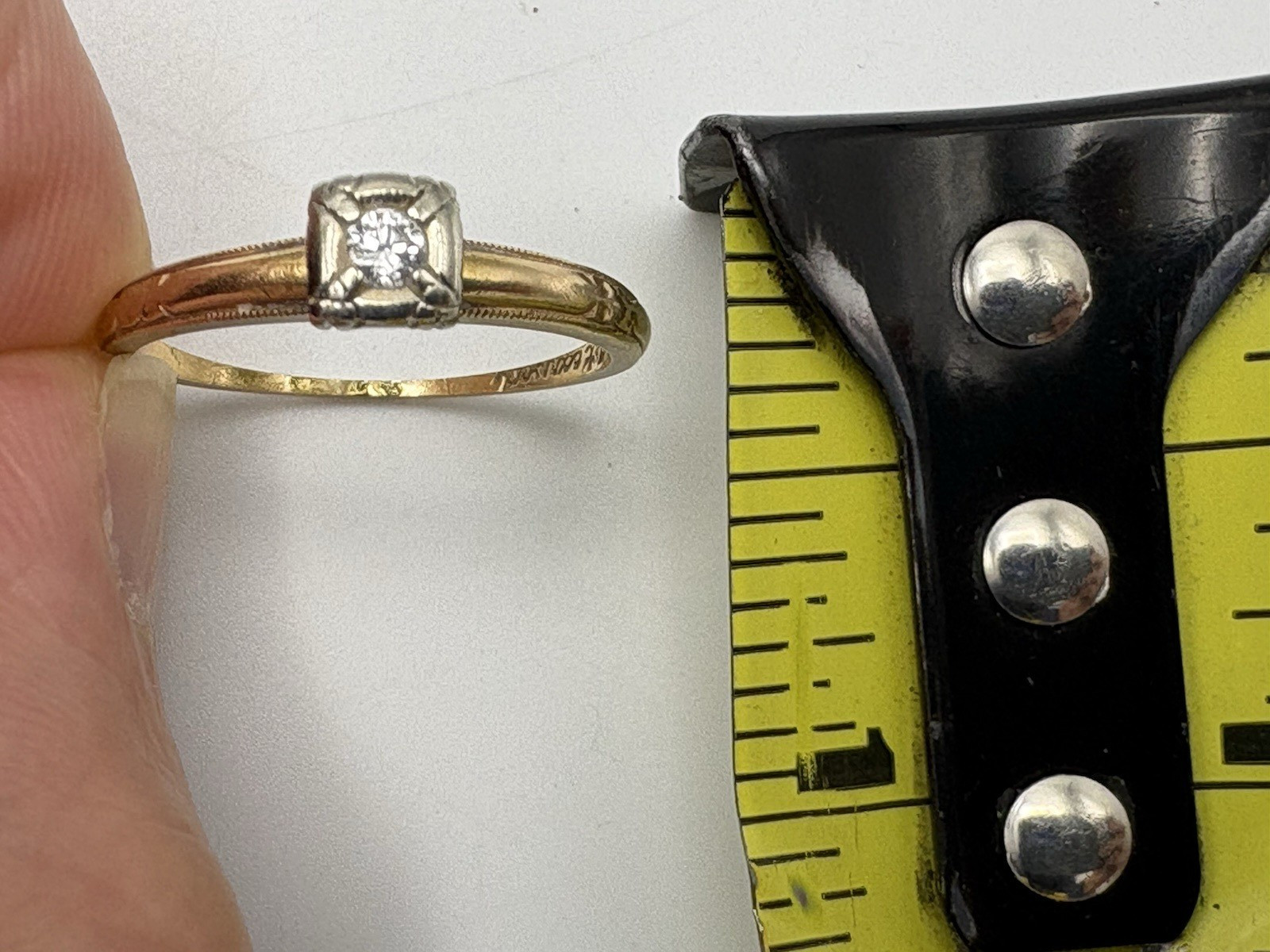 14k Yellow & White Gold Diamond Solitaire Ring 1.8 Grams & Size 6.75 Art Carved