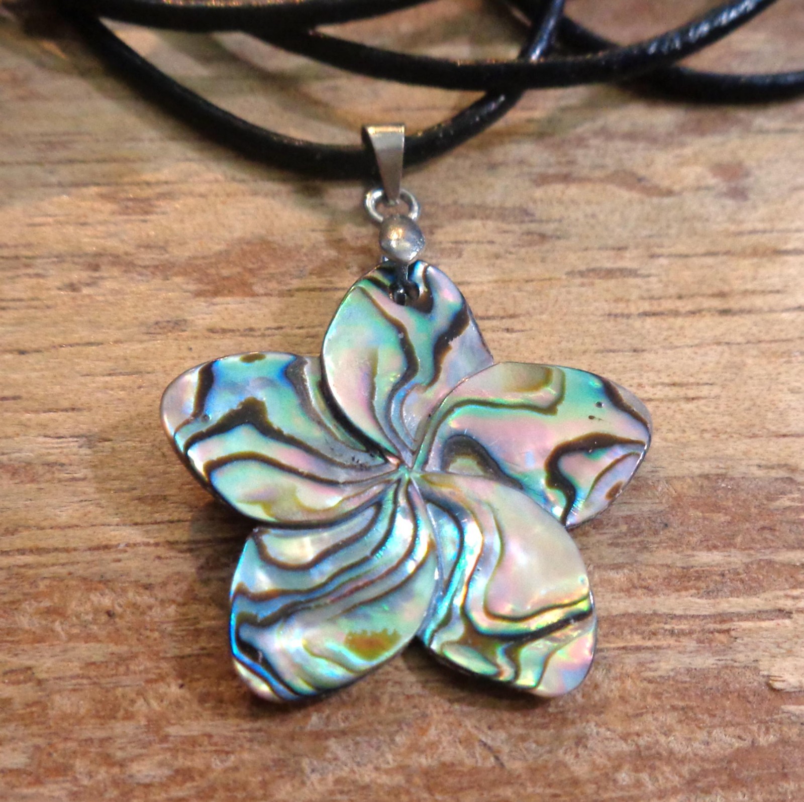 30MM CARVED PAUA ABALONE SHELL HAWAIIAN PLUMERIA PENDANT LEATHER NECKLACE 18″ #1