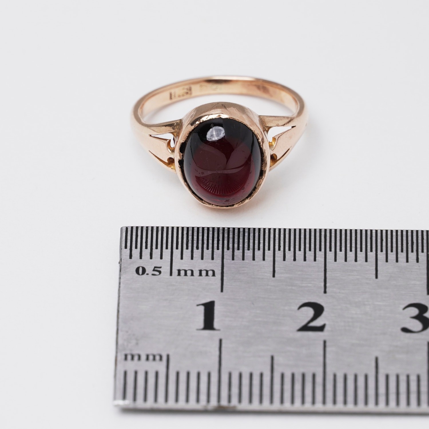 Antique Victorian Garnet Cabochon 9ct Rose Gold Signet Ring Oval Bezel I.5 / 4.5
