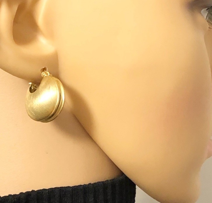 Elo7 Gold Electroplated Over Silver Chunk Half Moon Huggie Hoops Earrings