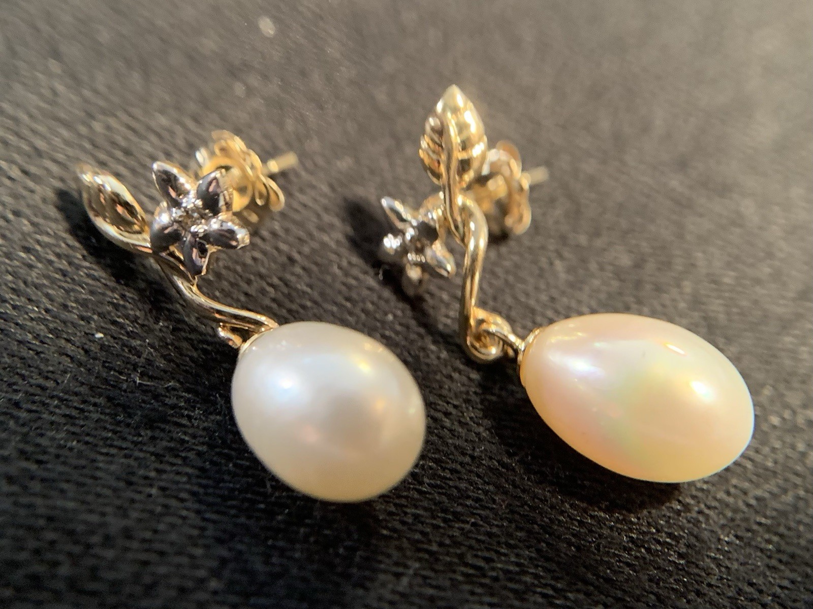 Vintage 14K Yellow And White Gold Round White JCM Pearl Dangle Earrings
