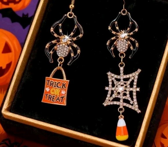 Halloween, Goth,spider Dangle Earrings. Rinestones,enamel, Goldtone, Hooks