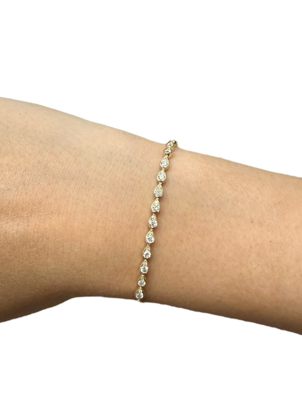 14k Yellow Gold 2.29ctw Diamond Teardrop Bracelet