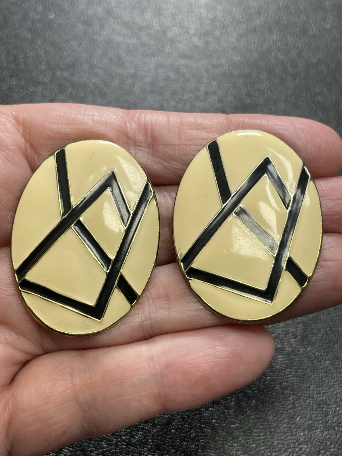 Vintage Large 1.5” Oval Black & Cream Colored Retro Drop Earrings