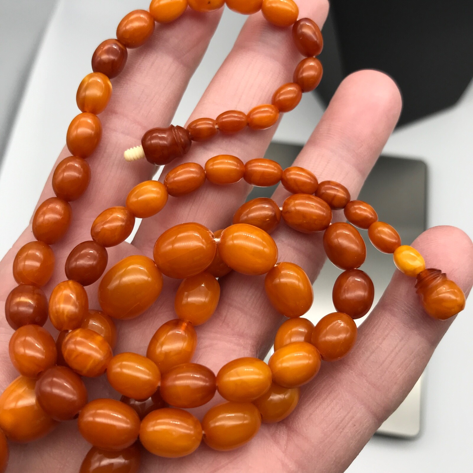 Vintage BUTTERSCOTCH BALTIC AMBER NECKLACE 26″ graduated beads 27g – Exquisite!
