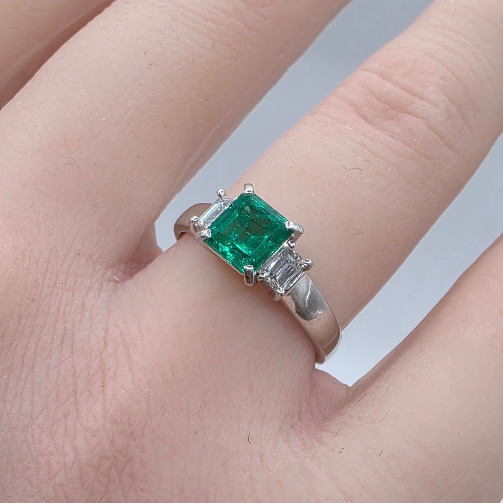 PT900 Emerald & Diamond Ring – Size 10.5
