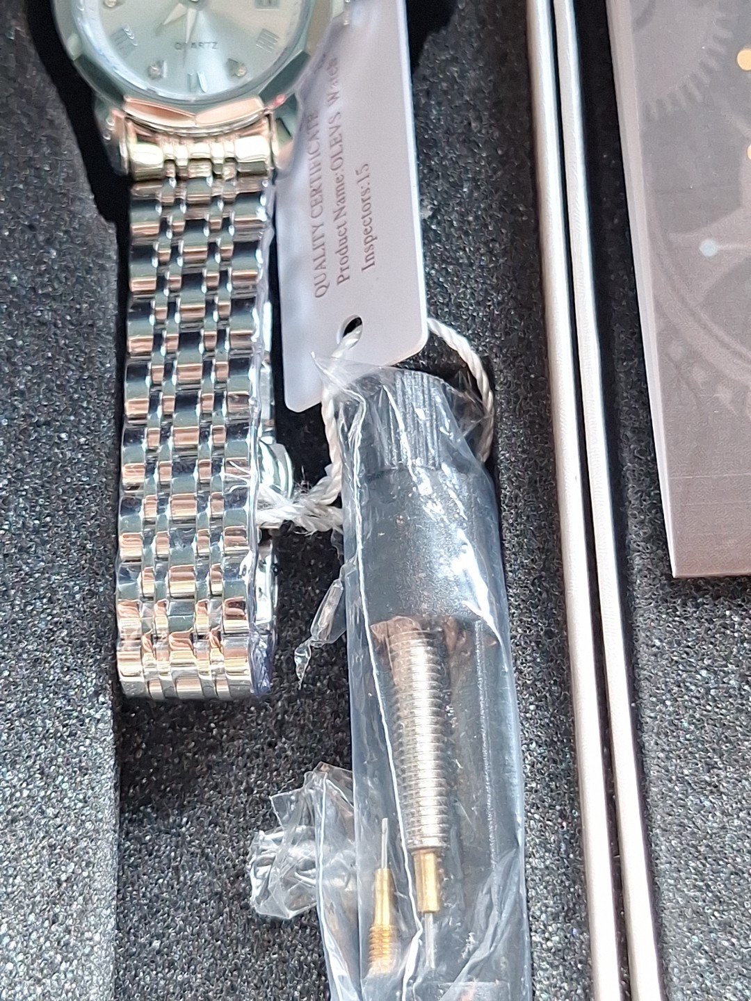 OLEVS Women’s Stainless Steel L9931Y Quartz Watch New In Box With Link Tool