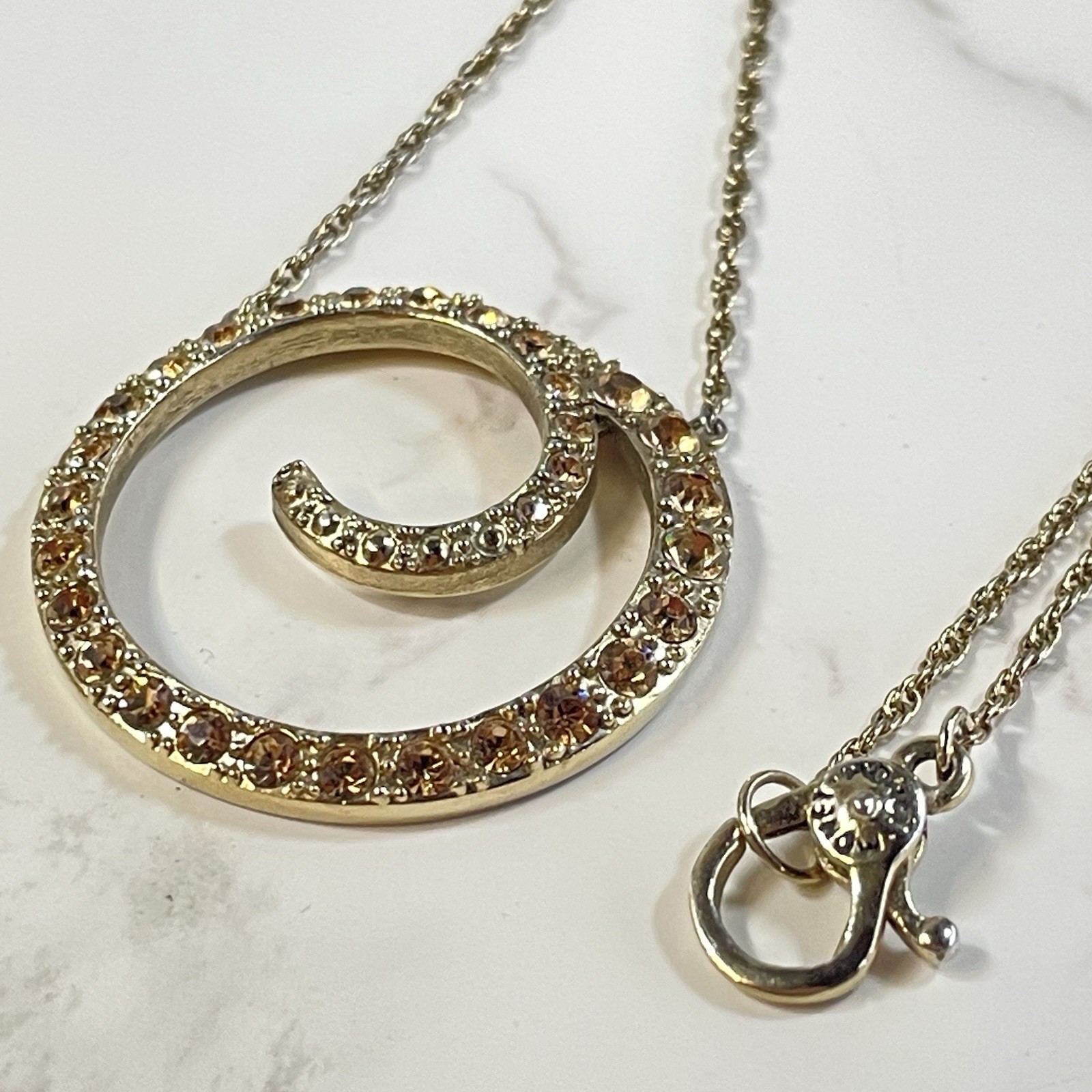 Vintage Monet Gold Tone Topaz Rhinestone Swirl Circle Pendant Necklace Chain 16″