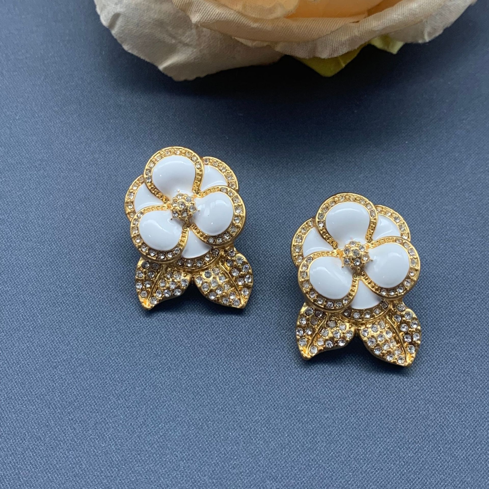 Fresh And Sweet Flower Earrings Stud Exquisite Fashion Women Jewelry Gifts