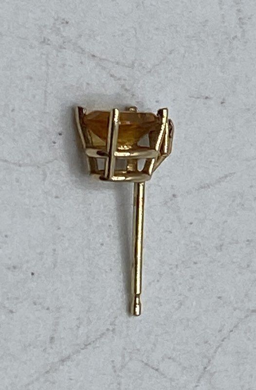 14K Yellow Gold Citrine and White Sapphire Single Stud Earring Oval Cut 0.5g