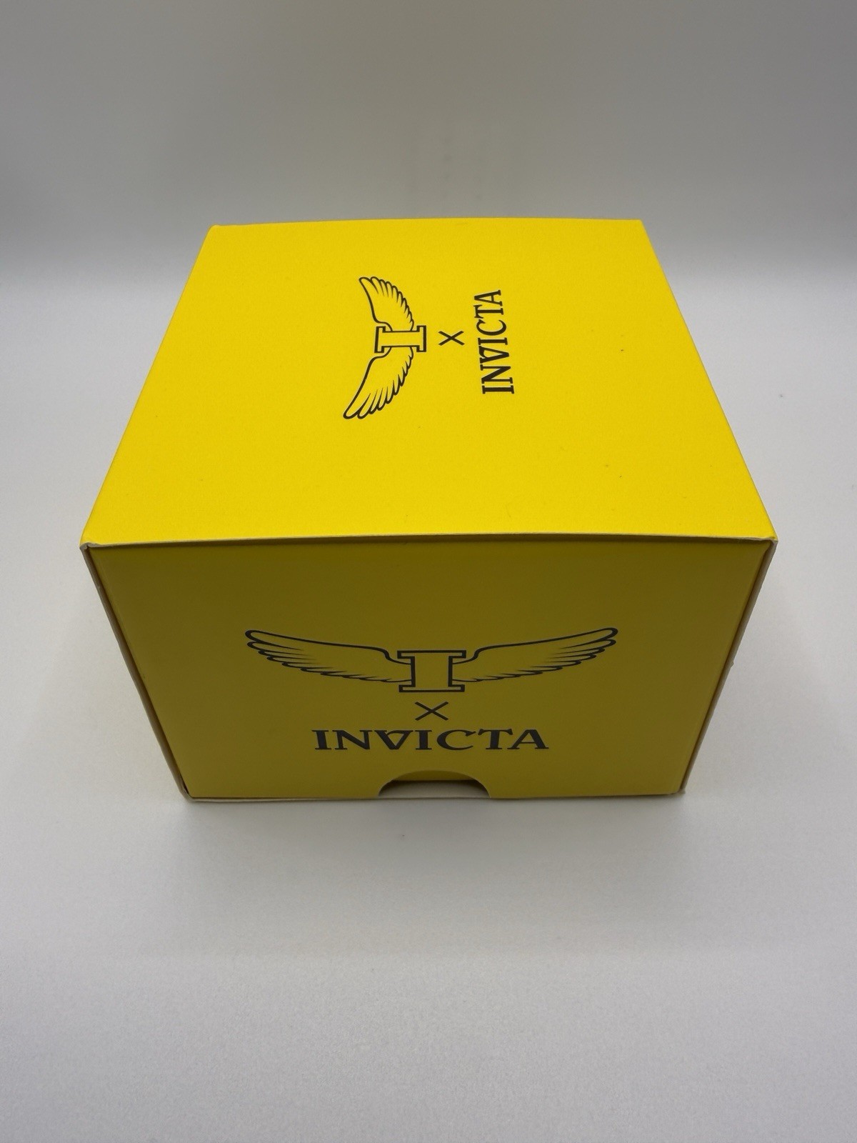 Invicta Specialty (69013) Men’s 40mm – Silver Tone Stainless Quartz Watch – NEW
