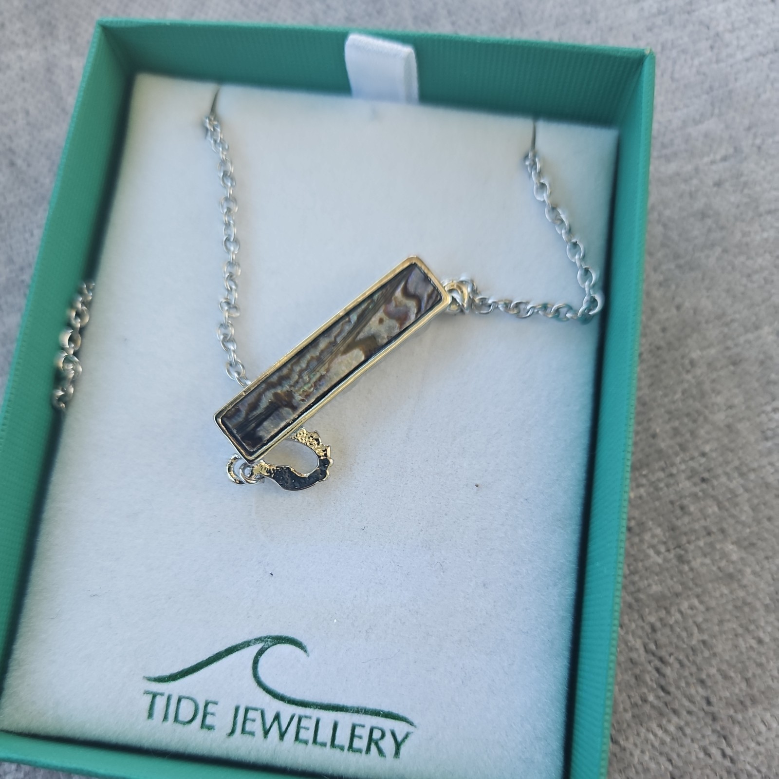 Tide Jewellery Women’s Pua shell Lockness Monster pendant