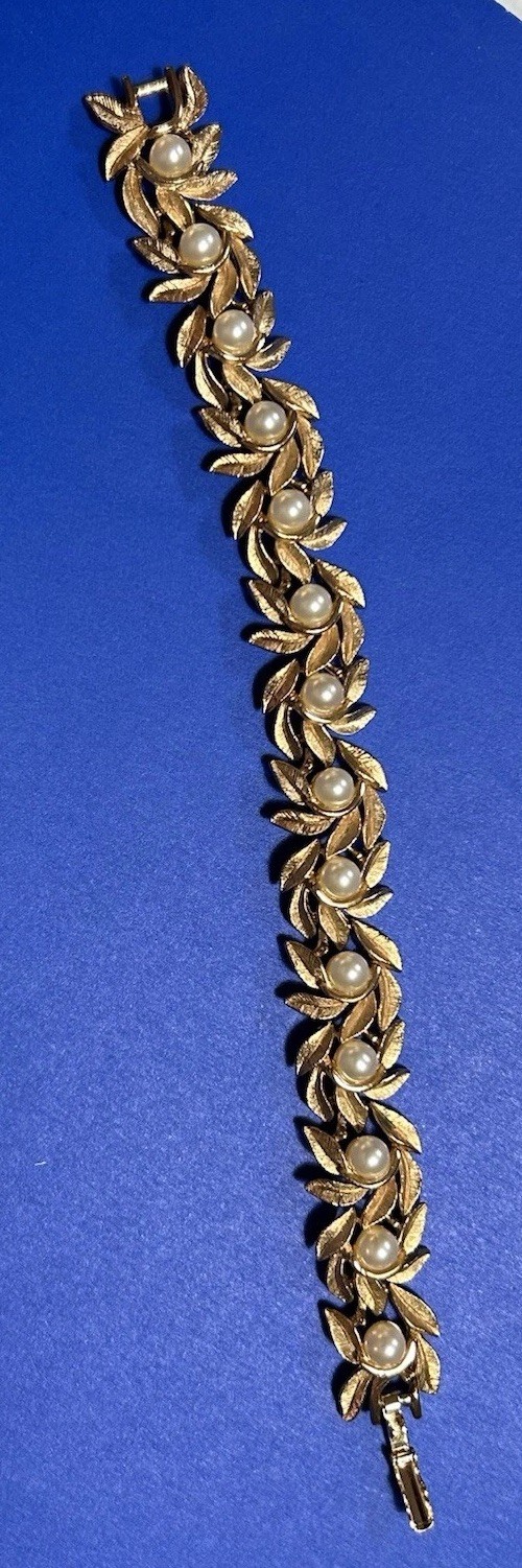 Vintage Avon Bracelet 1971 Evening Creation Gold-Tone Leaf Link Chain bracelet