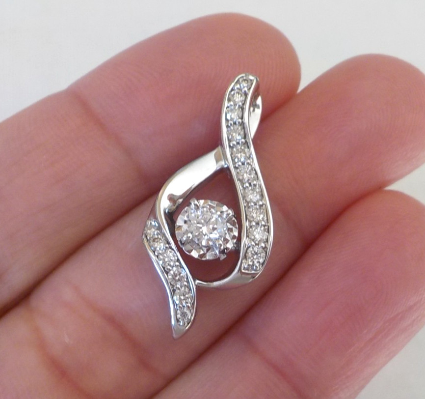 14K White Gold Teardrop Solitaire Diamond Pendant – 3.17 gms, 1.0 in, 0.38 ctw