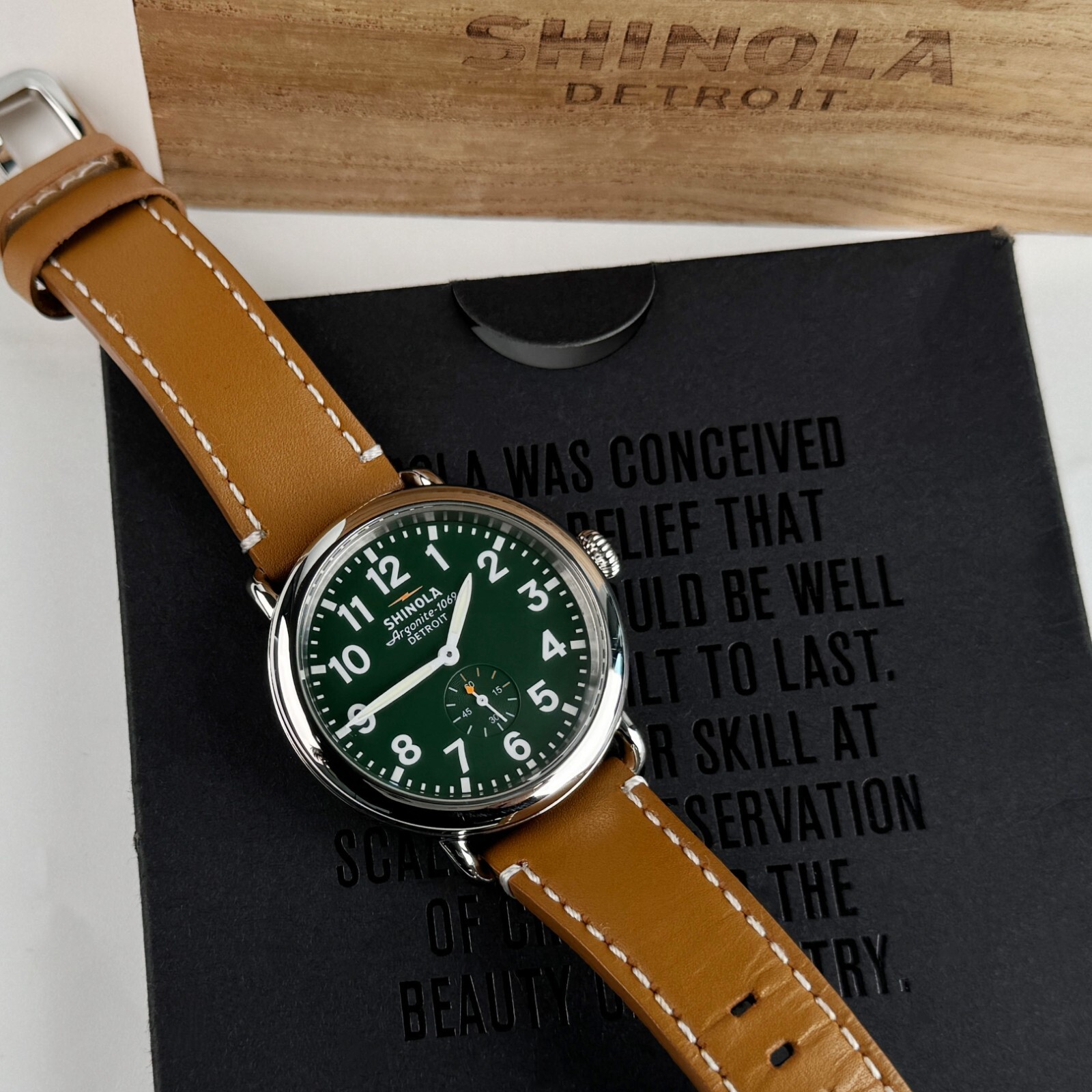 Shinola The Runwell Men’s 41mm with Tan Leather Strap Chronograph Quartz Watch