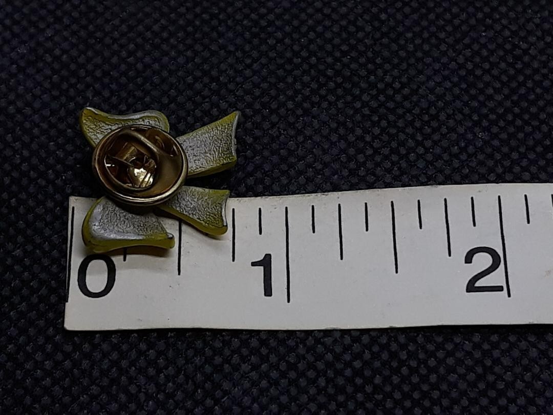 VINTAGE Mustard Yellow Enamel Bow Ribbon Lapel Pin