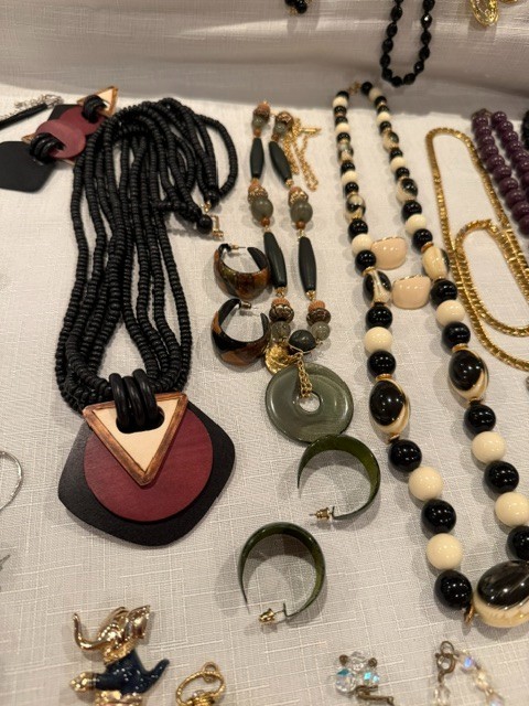 Vintage JEWELRY – 70-80’s & Earlier Trifari, Emmons, Esinberger, Monet, Lisner
