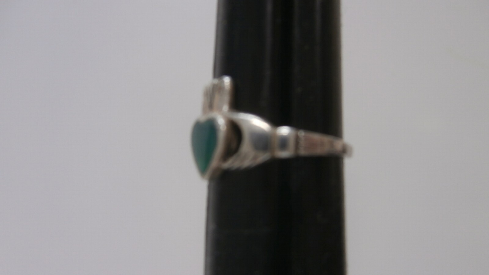 Marked Sterling Silver .925 GREEN STONE INLAY CLADDAGH RING Size 3.5 Jewelry