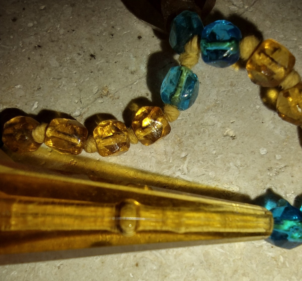 Authentic 1920s Art Deco Hand-Knotted Molded Glass Sautoir Flapper Necklace