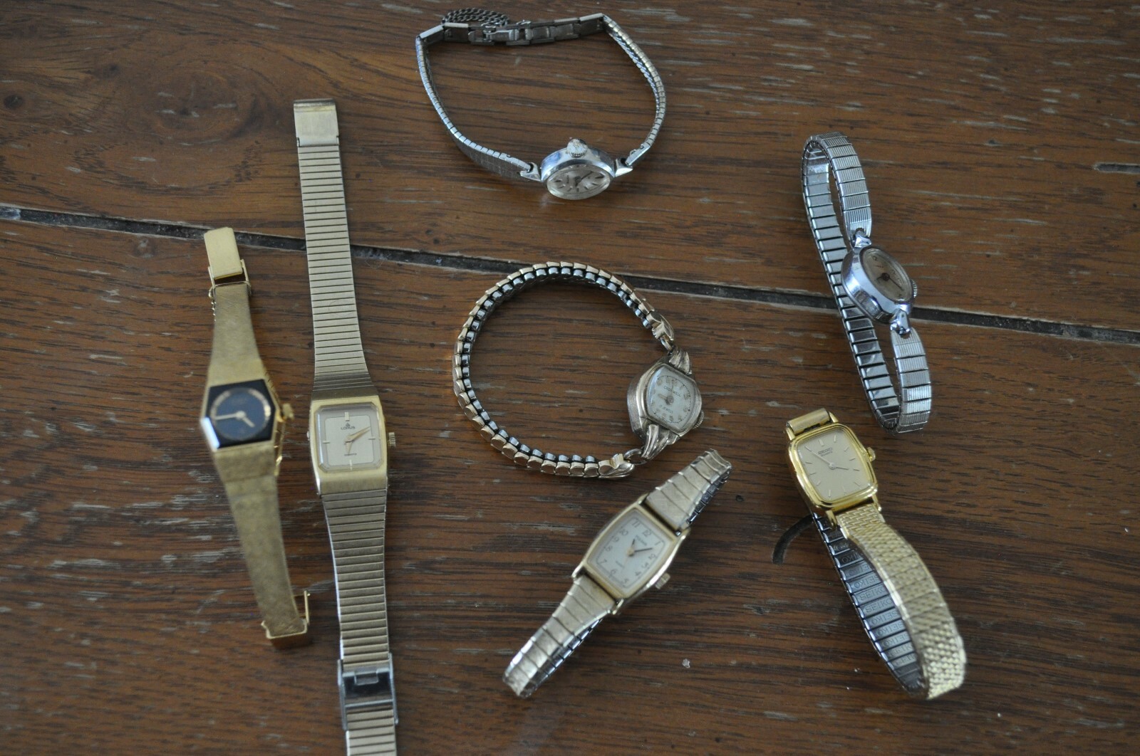 Lot 7 womans Watches Timex Citizen Pulsar Seiko Cromwell Bulova Lorus Vintage