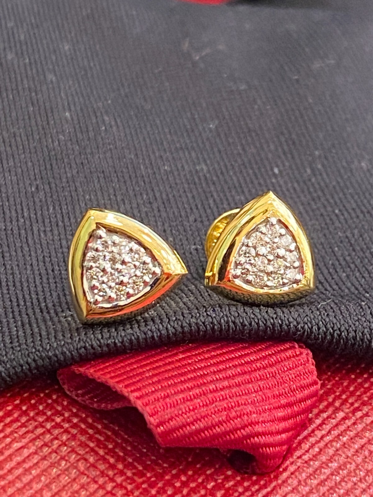 Stunning 0.27 Cts Round Brilliant Cut Natural Diamonds Stud Earrings In 14K Gold