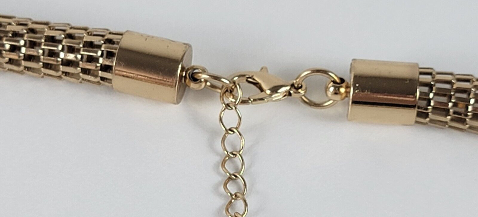 Gold-Tone Mesh Chain Sliding Tube Charm Necklace 21″ Lobster Clasp Modernist