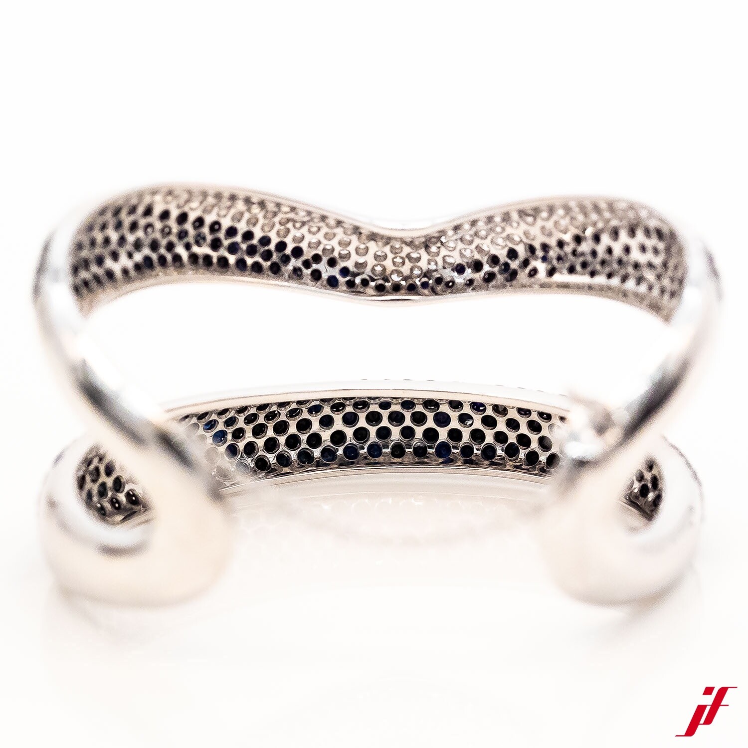 18k white gold diamond brilliant bangle approx. 8.2ct – Value £24,000