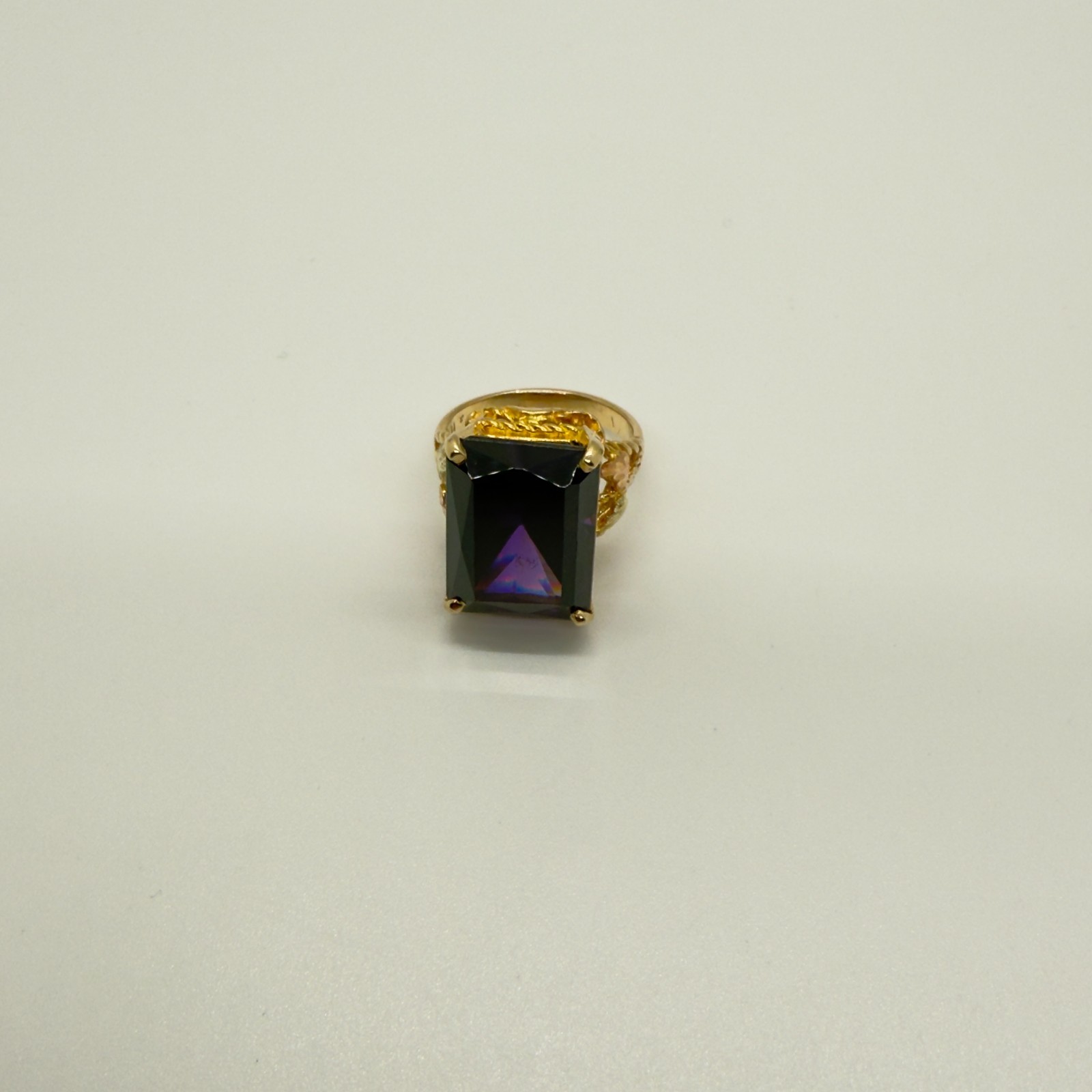 Vintage Landstrom’s Black Hills Gold 10K & 12K Synthetic Alexandrite Ring Sz 6