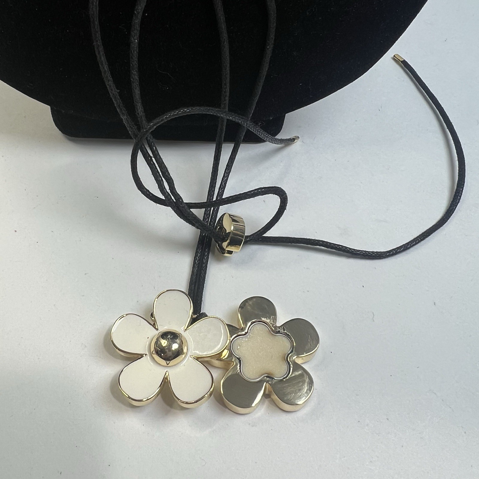 Marc Jacobs Daisy SOLID PERFUME 0.75g Women’s Perfume Adjustable Cord Necklace