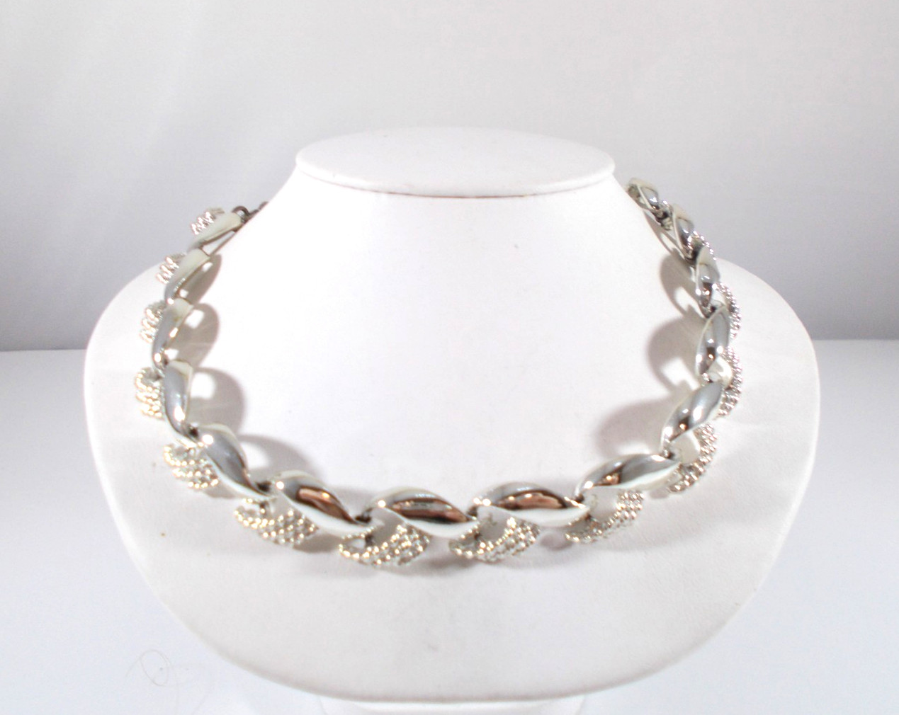 VTG Silver Tone Pebbled Crescent Link Choker Necklace & Clip On Earrings Set