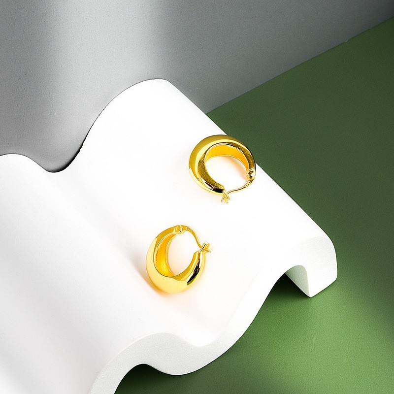 Classic Fashion Woman 18K Gold Plated Round Hoop Huggie Earring Stud