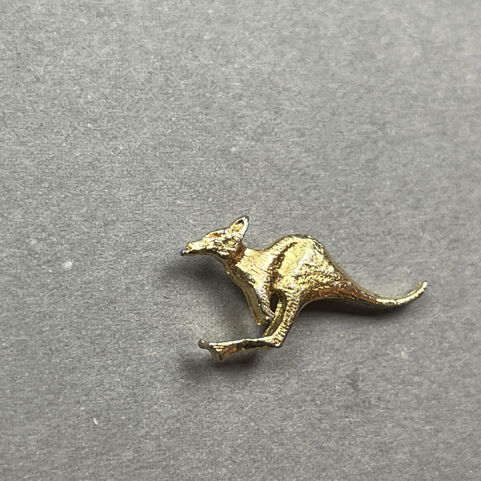 Vtg Gold Tone Kangaroo Lapel Hat Bag Jacket Pin Signed Korea