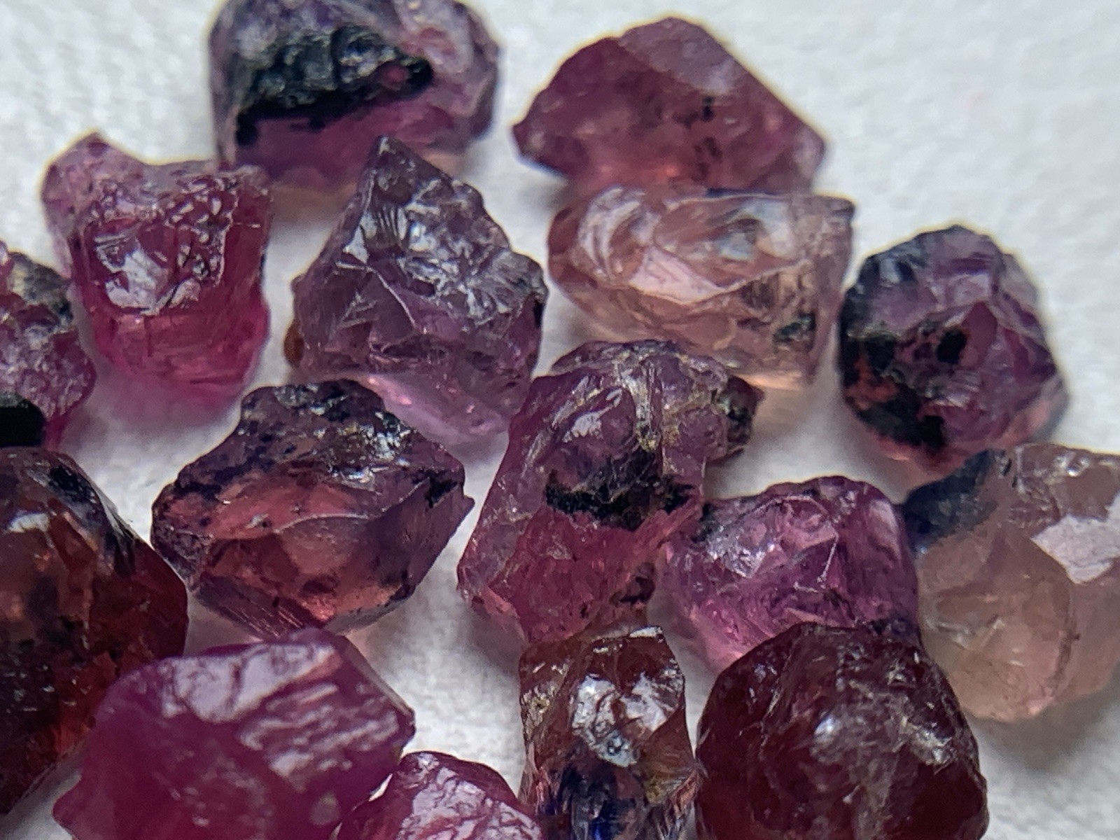 15.10 CRTs Extremely Rare Facet Graf Pink & Blue Color Winza Sapphire Rough Lot