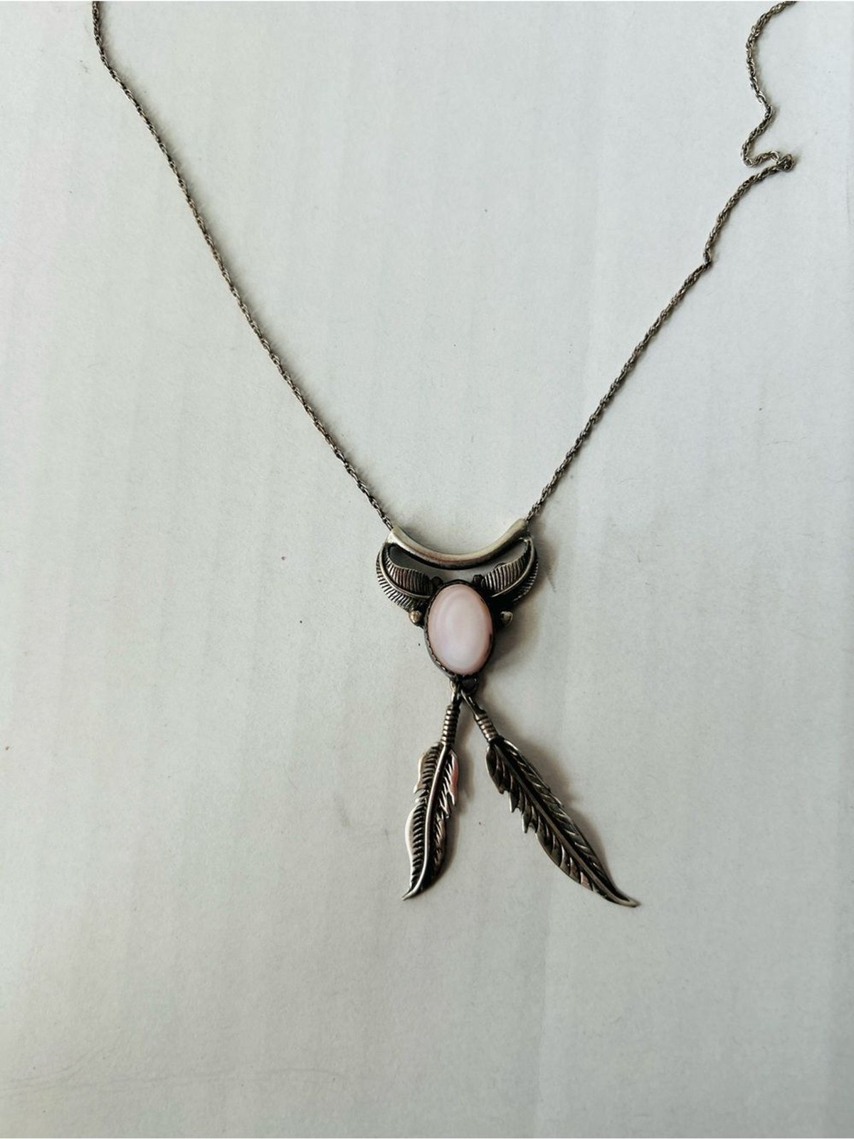L Yazzie Navaho style Sterling Silver Pink Stone Feather vintage necklace