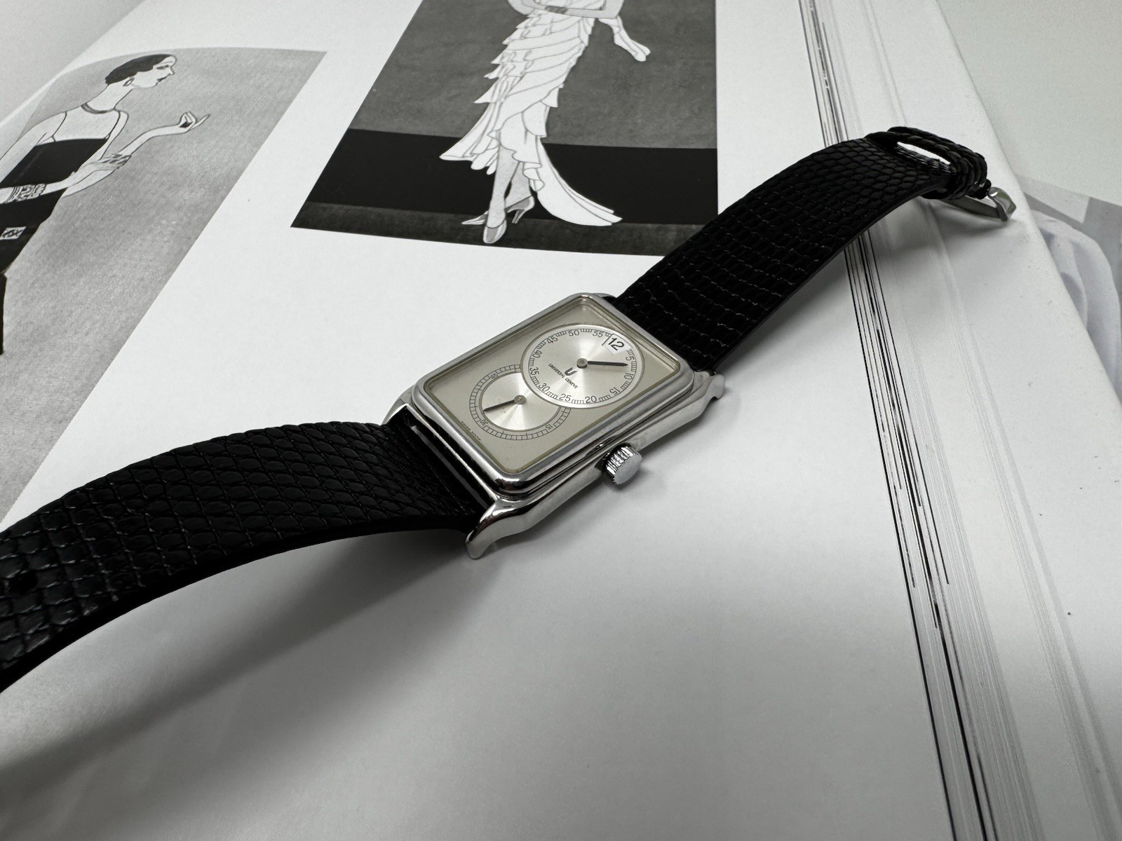Universal Genève Saltarello Jump Hour Ref. 825.125 – UG 25 – Silver Dial – Rare