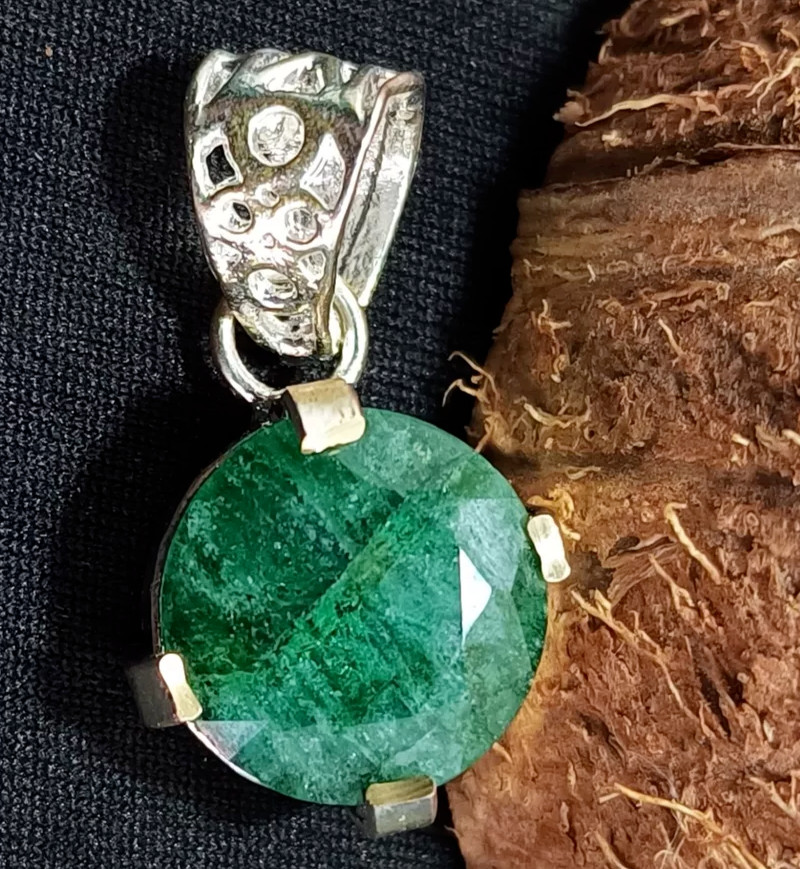 Certified 21.25 Ct Natural Emerald 925 Solid Silver Round Cut Pendant Gemstone