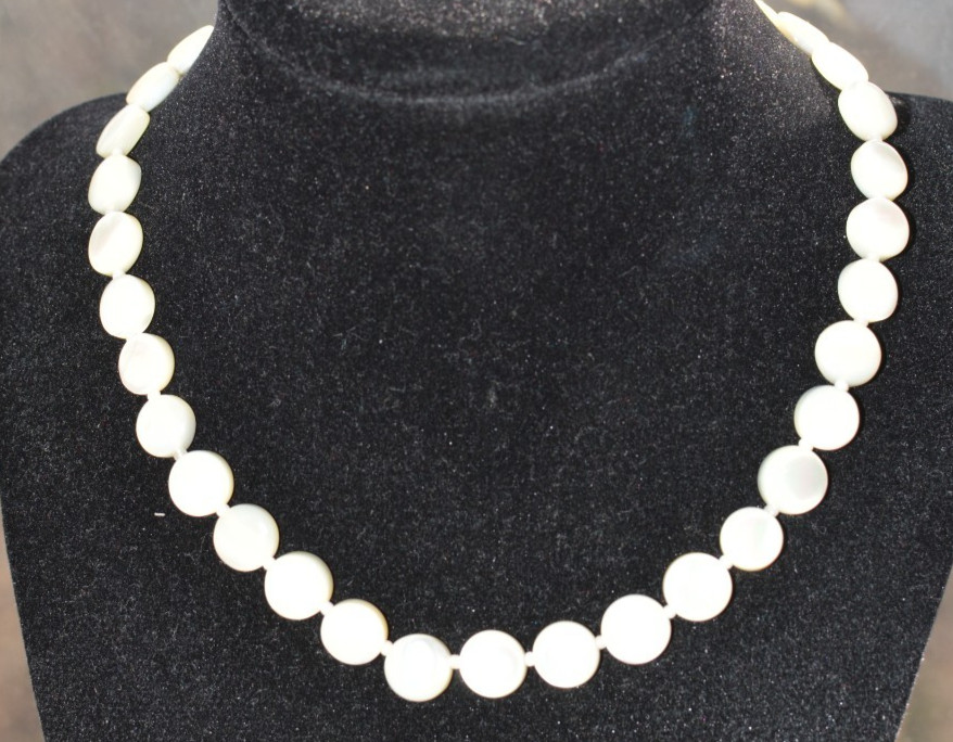 Vintage mother of pearl MOP round disk necklace with hook clasp 16 inches