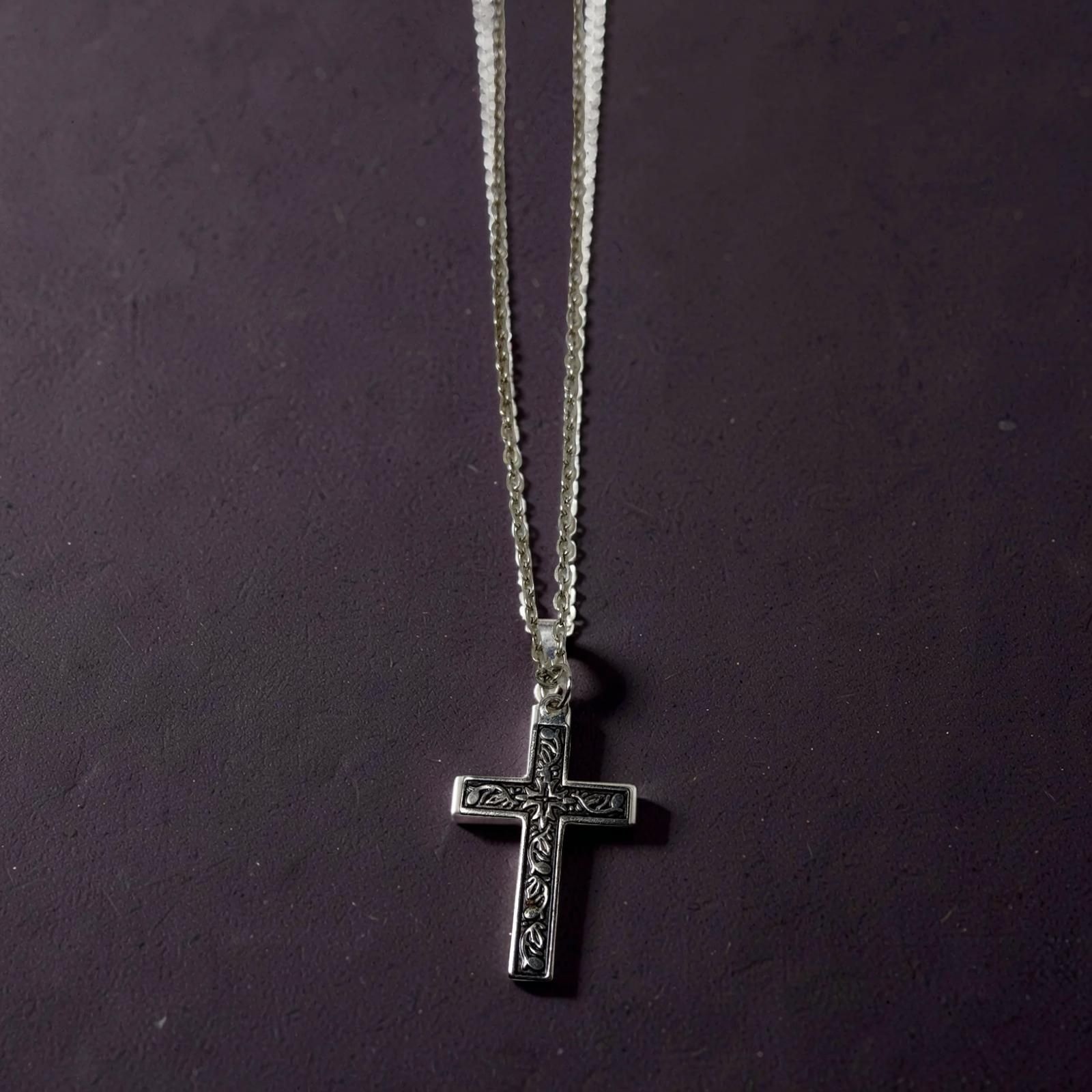 Vintage 10″L Chain Link Necklace W/Swirl Design Cross