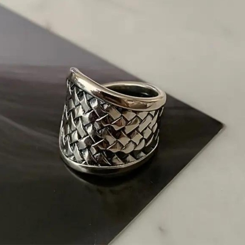 Men’s and Women’s Alloy Fashion Ring Large Ring Retro Woven Ring Jewelry Gift