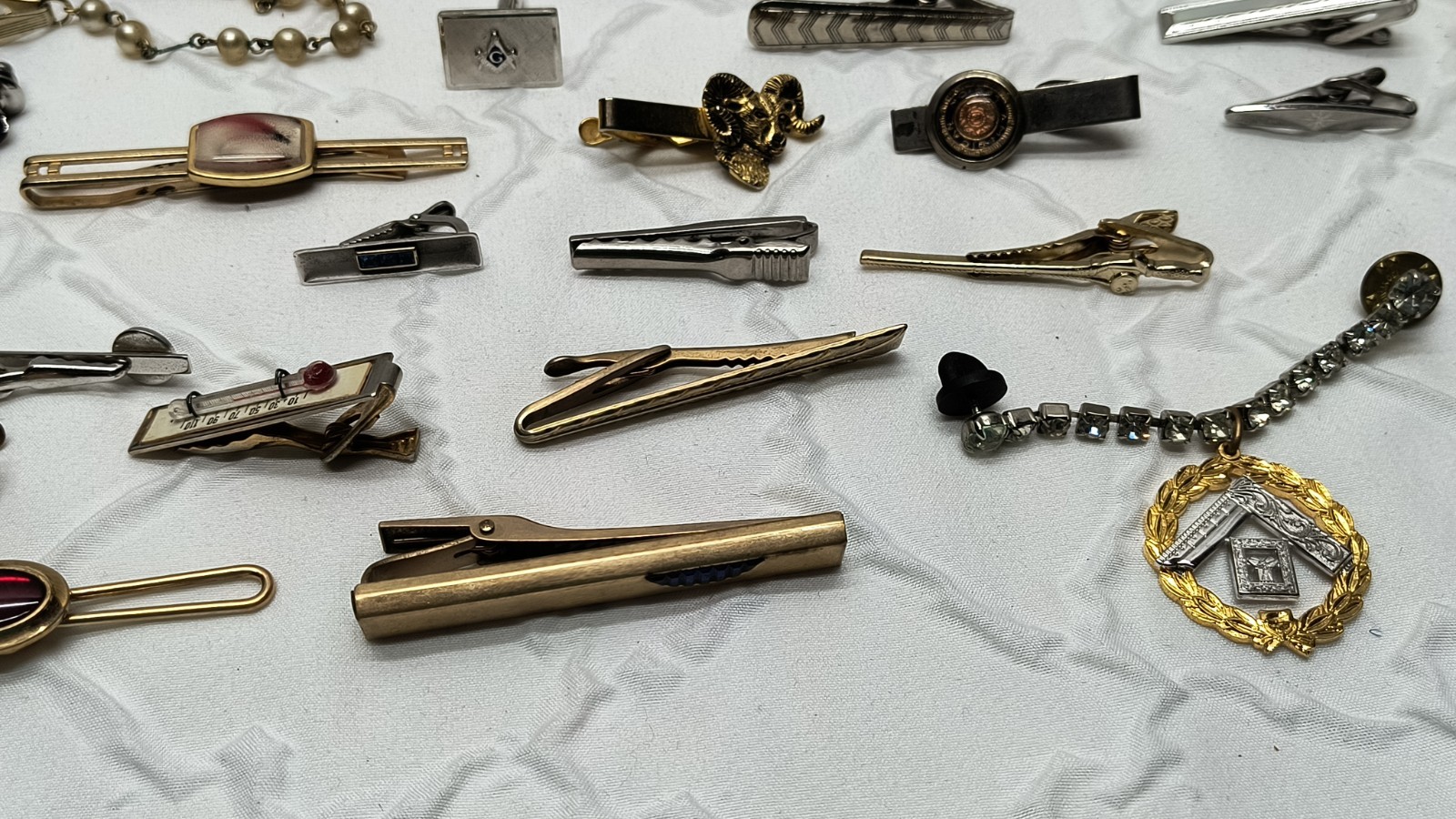 Vintage Tie Tacks Tie Bar Clips Cuff Links Lot Gold & Silver Tone 120 + Pieces